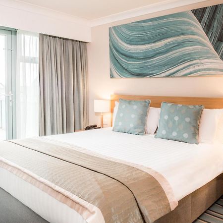 De Vere Cotswold Water Park Apartments 시런세스터 외부 사진