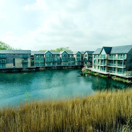 De Vere Cotswold Water Park Apartments 시런세스터 외부 사진