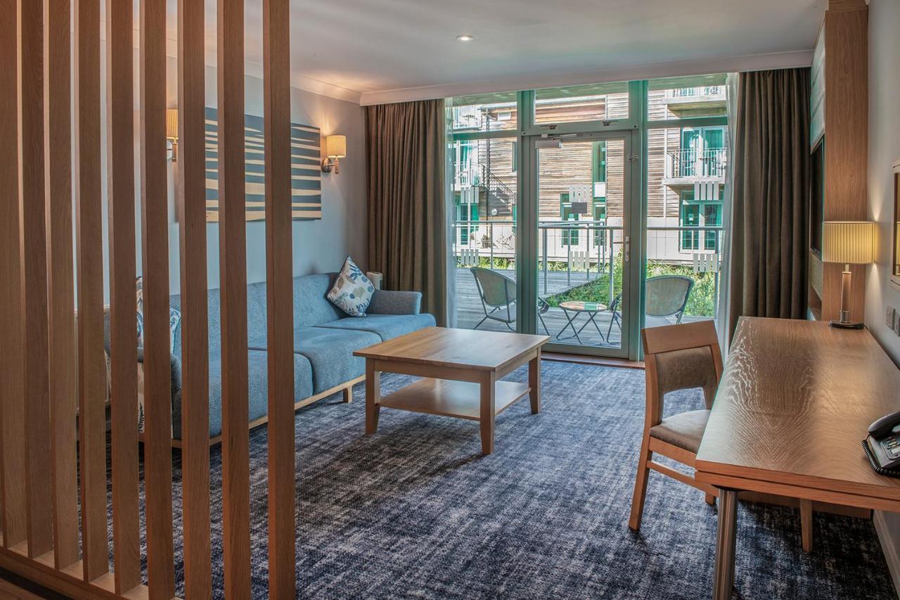 De Vere Cotswold Water Park Apartments 시런세스터 외부 사진