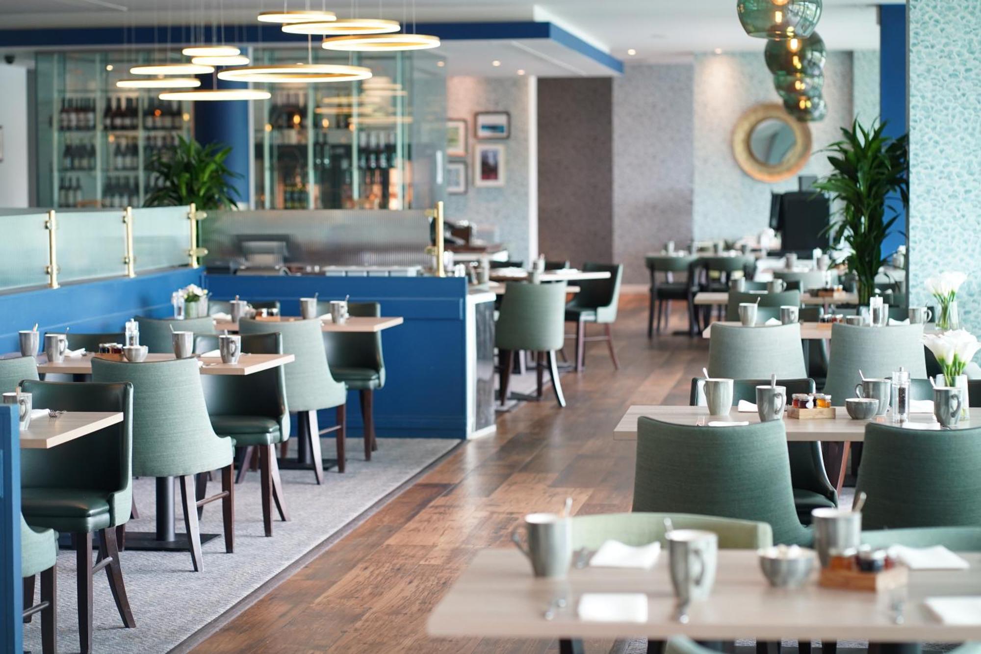 De Vere Cotswold Water Park Apartments 시런세스터 외부 사진