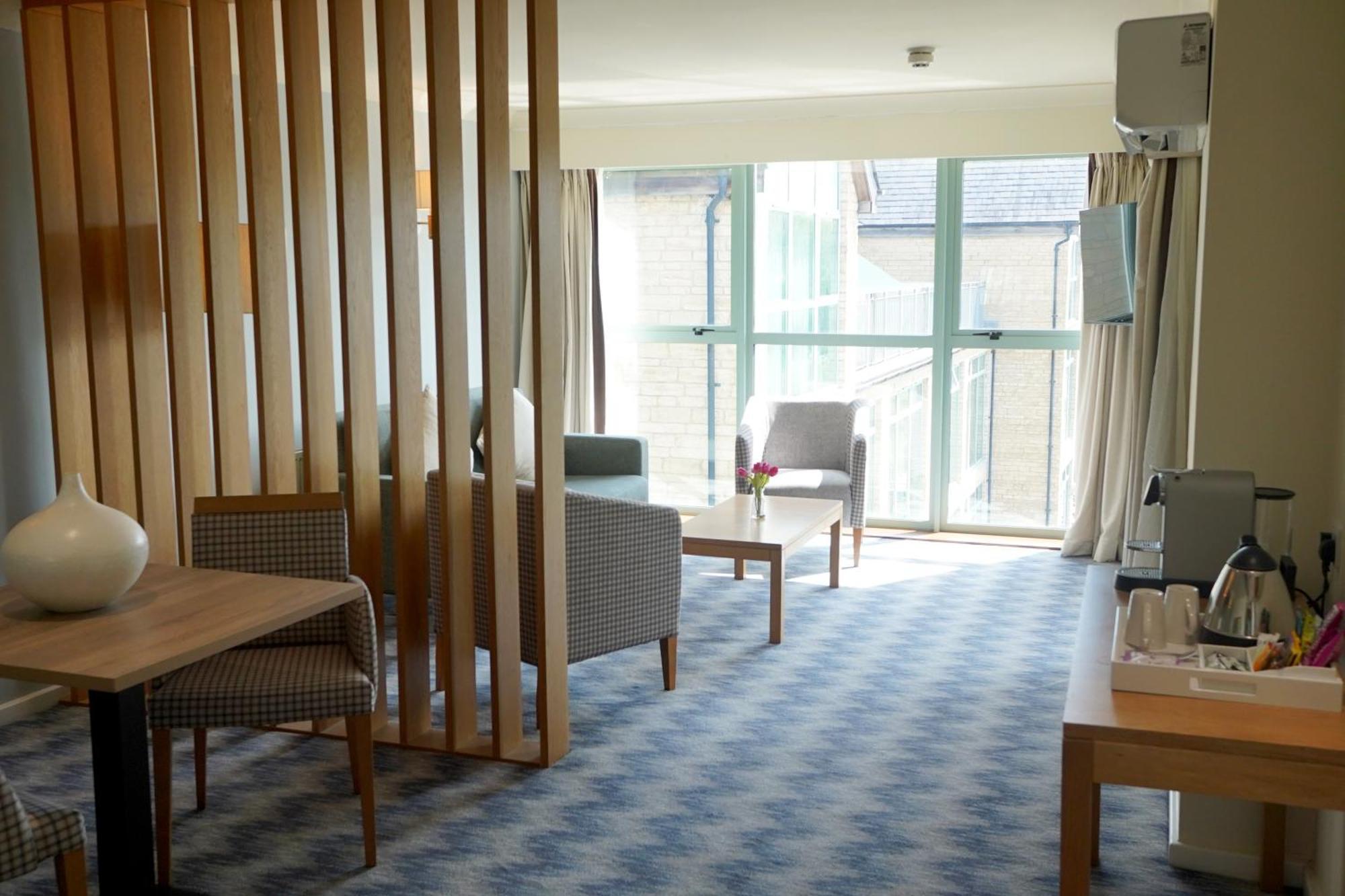 De Vere Cotswold Water Park Apartments 시런세스터 외부 사진