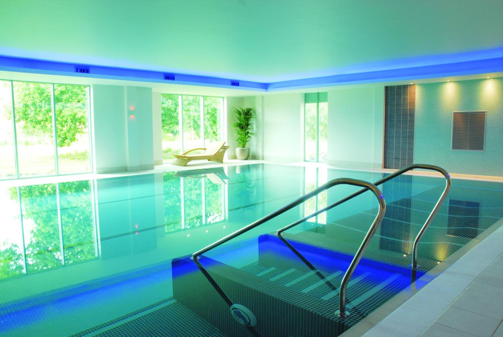 De Vere Cotswold Water Park Apartments 시런세스터 외부 사진