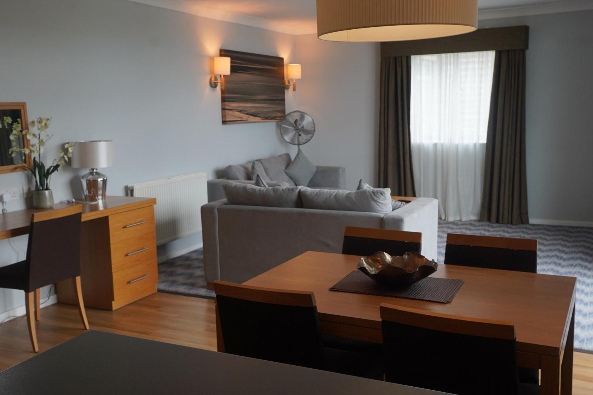 De Vere Cotswold Water Park Apartments 시런세스터 외부 사진