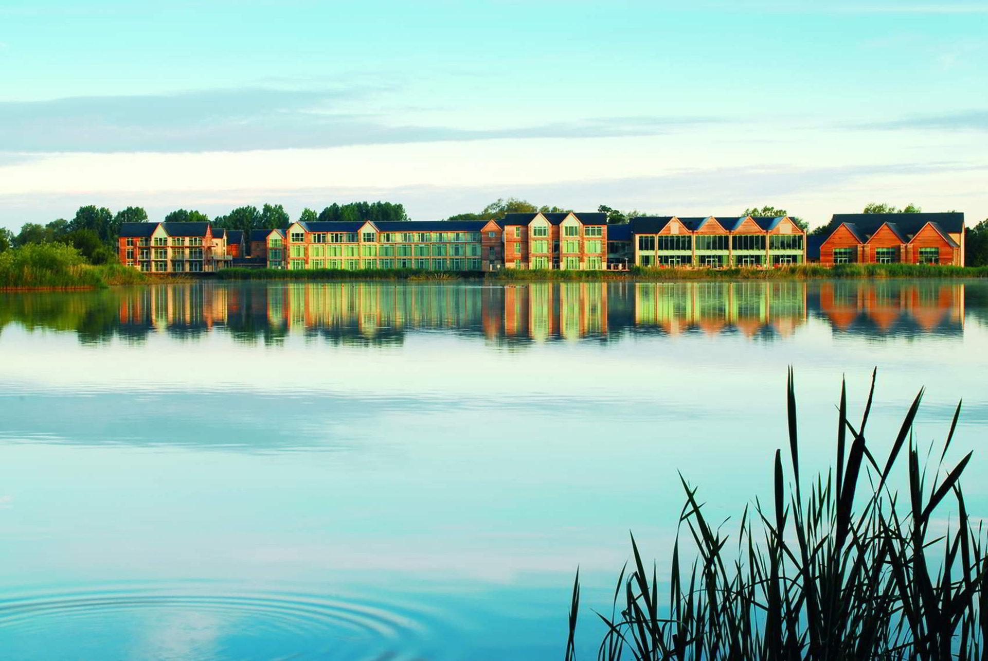 De Vere Cotswold Water Park Apartments 시런세스터 외부 사진