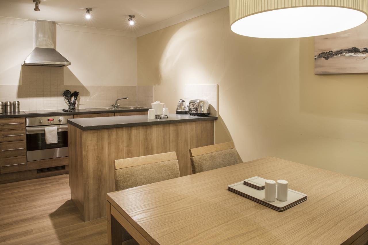 De Vere Cotswold Water Park Apartments 시런세스터 외부 사진