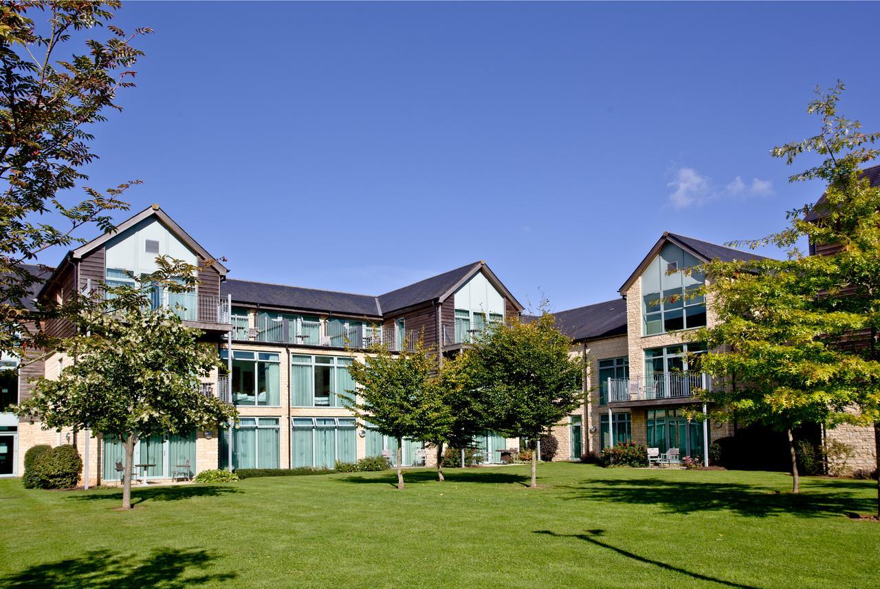 De Vere Cotswold Water Park Apartments 시런세스터 외부 사진