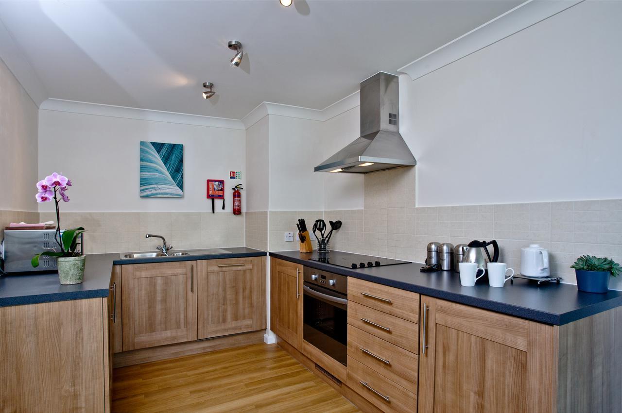 De Vere Cotswold Water Park Apartments 시런세스터 외부 사진