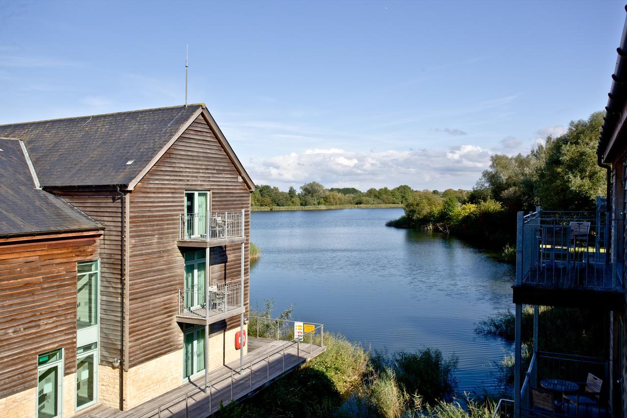 De Vere Cotswold Water Park Apartments 시런세스터 외부 사진